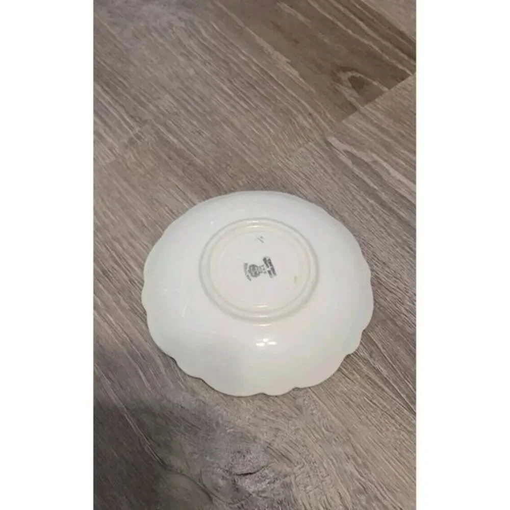 Victoria C‎ & E Bone China Saucer